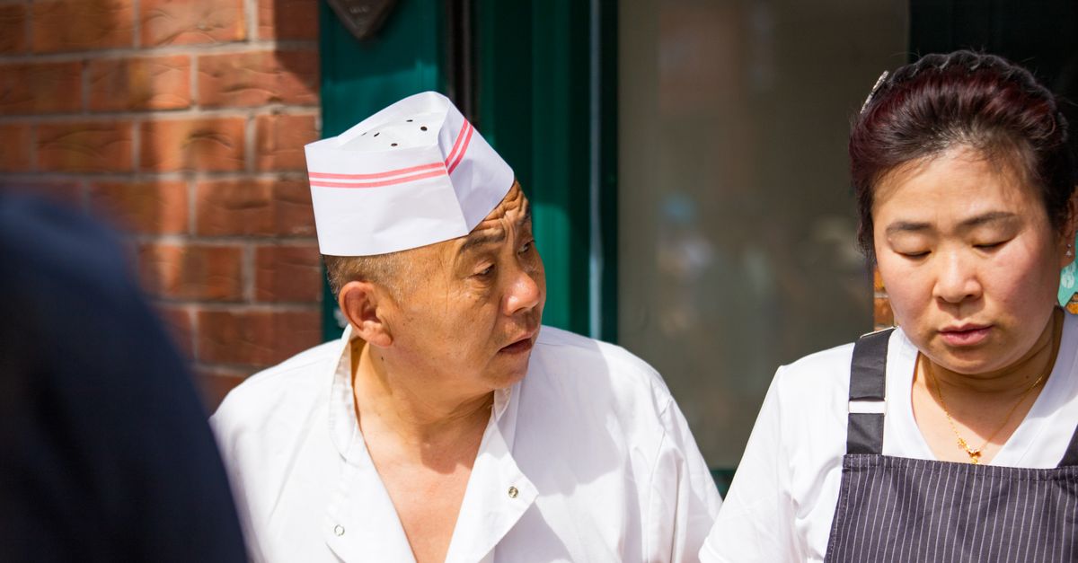 Koks aan het werk in een restaurantkeuken